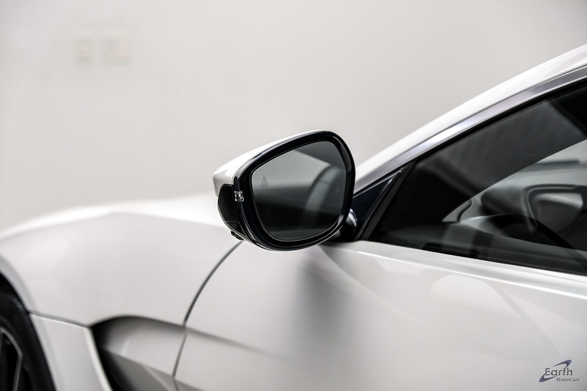 Used 2022 Aston Martin V8 Vantage Coupe RWD image 34