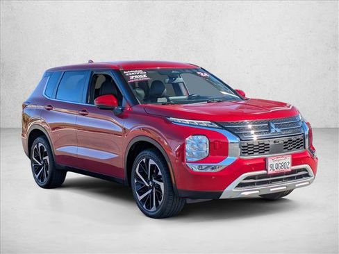 Used 2024 Mitsubishi Outlander SE image 3