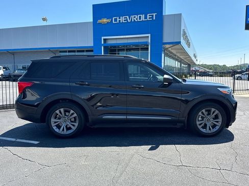 Used 2021 Ford Explorer XLT w/ Equipment Group 202A AWD/4WD image 5