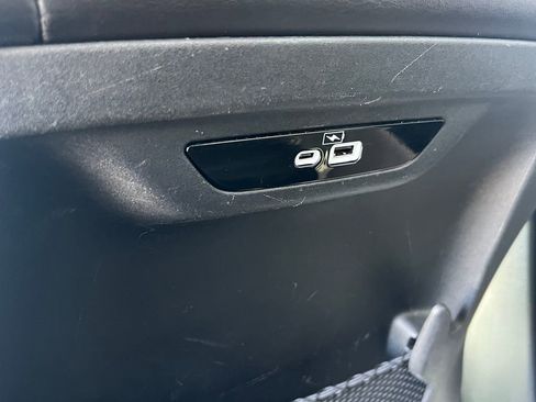 Used 2023 Chrysler Pacifica Touring-L FWD image 13