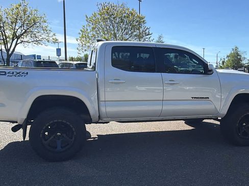 Used 2021 Toyota Tacoma TRD Sport w/ TRD Premium Sport Package image 4