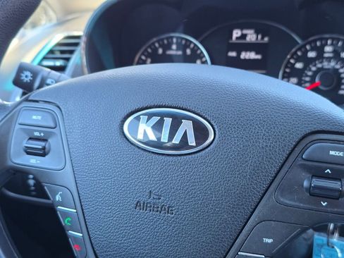 Used 2017 Kia Forte LX FWD image 28