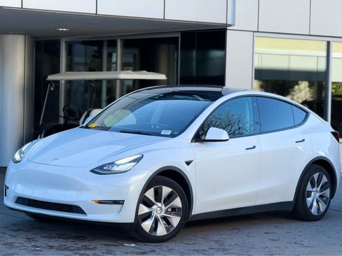 Used 2021 Tesla Model Y Long Range image 2