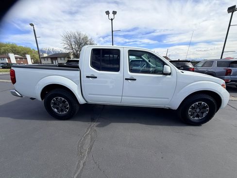Used 2018 Nissan Frontier PRO-4X AWD/4WD image 3
