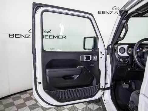 Used 2025 Jeep Gladiator Sport AWD/4WD image 16