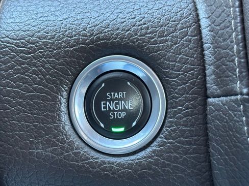 Used 2021 GMC Yukon Denali w/ Denali Premium Package image 27