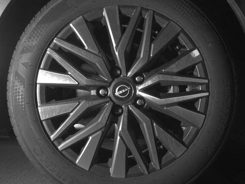 Used 2025 Nissan Altima 2.5 SV image 13