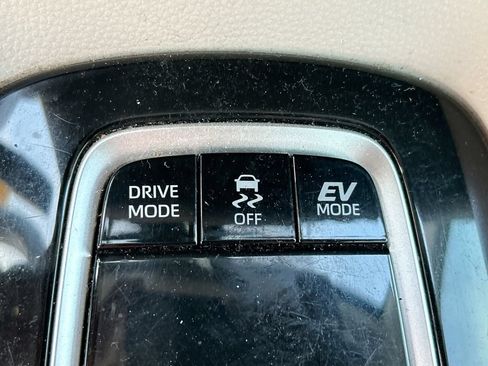 Used 2020 Toyota Corolla LE FWD image 32