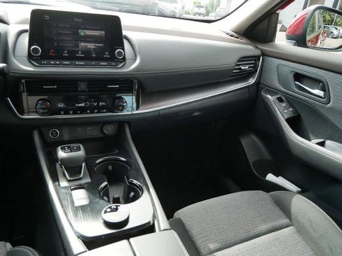 Certified 2022 Nissan Rogue SV image 13