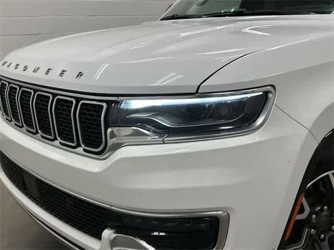 Used 2023 Jeep Wagoneer L Series III w/ Preferred Equipment Group image 32