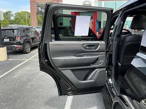 Certified 2025 Nissan Armada Platinum AWD/4WD image 24