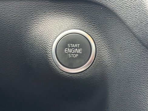 Used 2023 Volvo XC40 B4 Ultimate FWD image 7