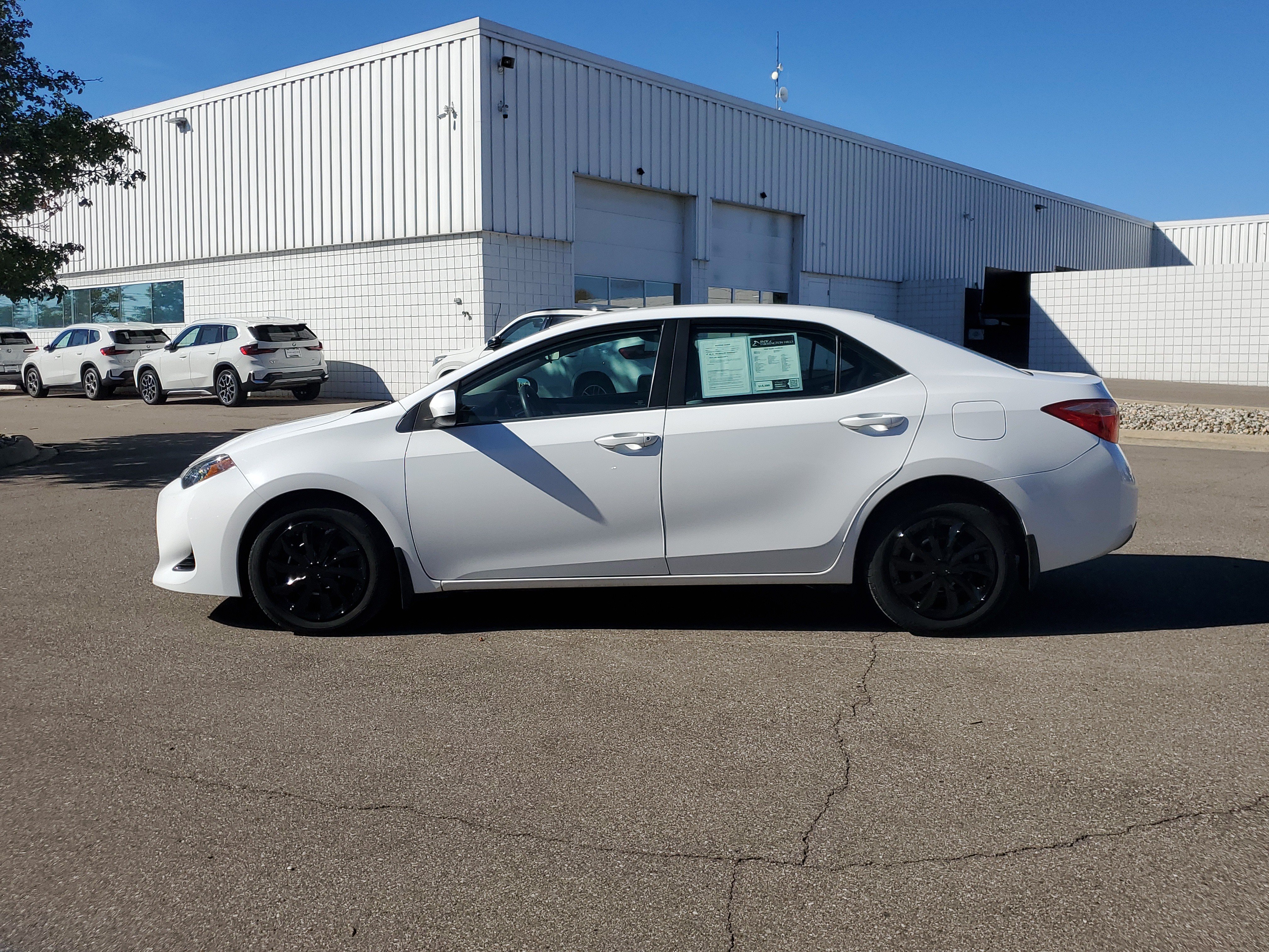 Used 2018 Toyota Corolla LE FWD image 2