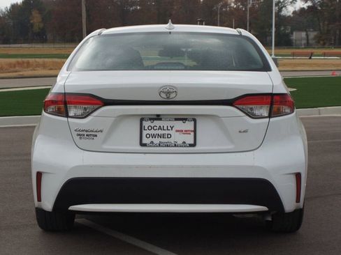 Used 2022 Toyota Corolla LE image 3