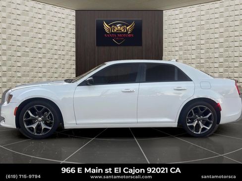 Used 2022 Chrysler 300 Touring w/ Sport Appearance Package image 7