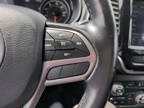 Used 2020 Jeep Cherokee Limited AWD/4WD image 19