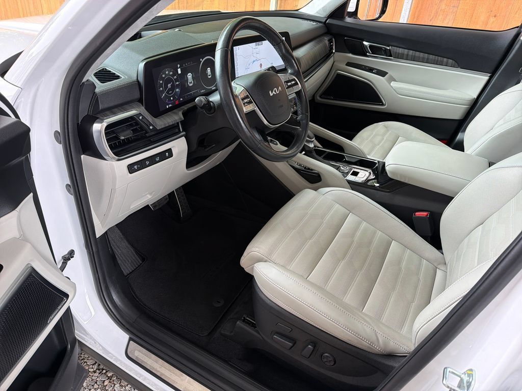 Used 2024 Kia Telluride SX Prestige AWD/4WD image 2