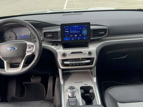 Certified 2022 Ford Explorer XLT w/ Equipment Group 202A image 10