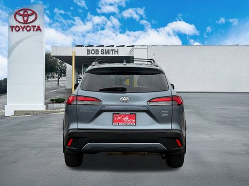 Certified 2023 Toyota Corolla Cross XLE image 6