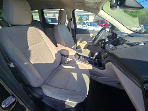Used 2018 Ford Escape SE w/ Ford Safe & Smart Package FWD image 39