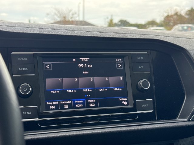 Used 2023 Volkswagen Jetta SE w/ Panoramic Sunroof Package FWD image 22