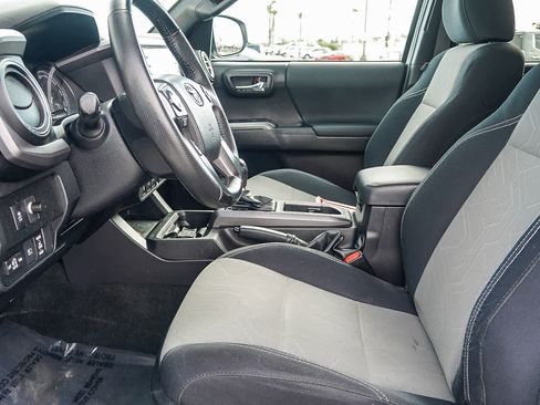 Certified 2022 Toyota Tacoma TRD Off-Road w/ Technology Package image 21