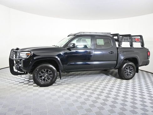 Used 2020 Toyota Tacoma SR5 AWD/4WD image 2