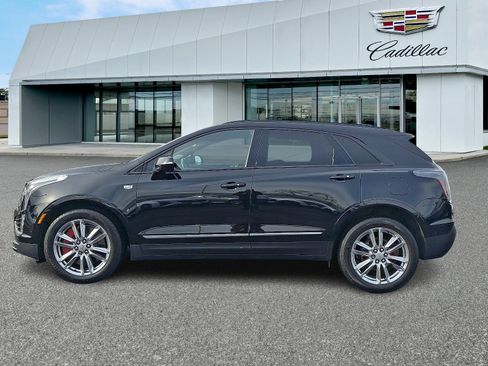Certified 2023 Cadillac XT5 Sportv w/ Technology Package image 2