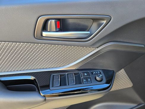 Used 2021 Toyota C-HR Limited image 17