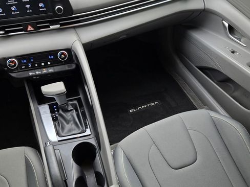 Used 2023 Hyundai Elantra SEL image 16