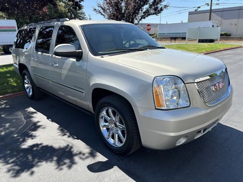 Used 2014 GMC Yukon XL Denali AWD/4WD image 36