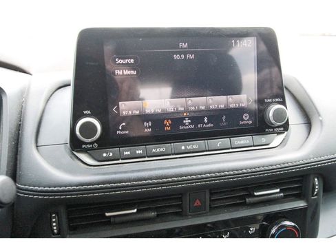 Used 2023 Nissan Rogue S image 17