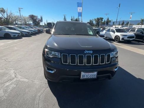 Used 2018 Jeep Grand Cherokee Laredo image 3