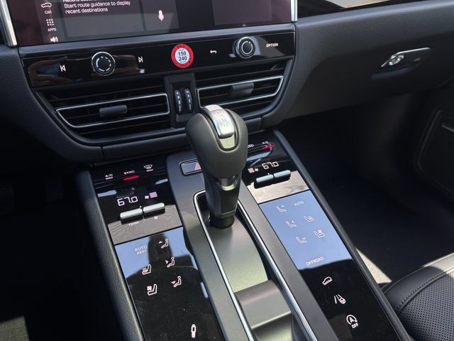 Certified 2026 Porsche Macan AWD/4WD image 20