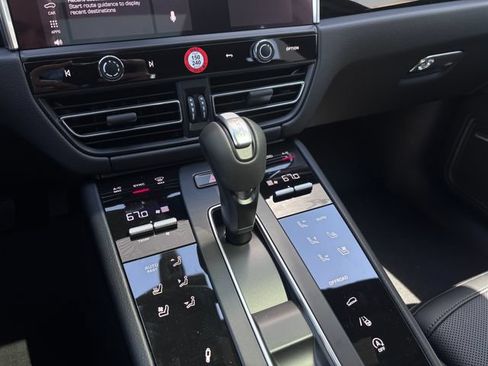 Certified 2026 Porsche Macan AWD/4WD image 20