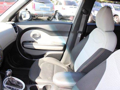 Used 2014 Kia Soul + image 14