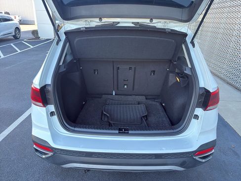 Used 2022 Volkswagen Taos SE w/ Panoramic Sunroof Package image 10