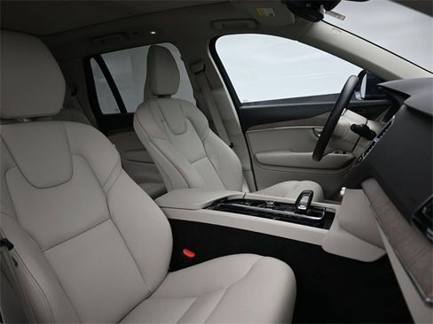 Used 2024 Volvo XC90 B5 Plus w/ Protection Package Premier image 35