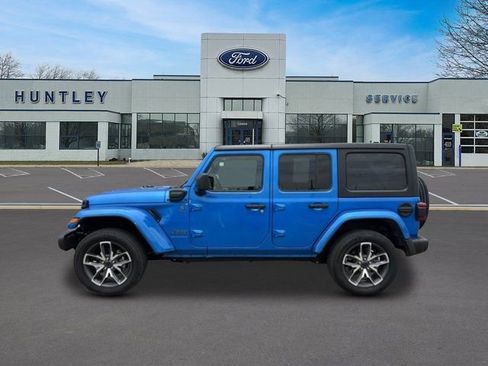 Used 2024 Jeep Wrangler Unlimited w/ Convenience Group AWD/4WD image 6