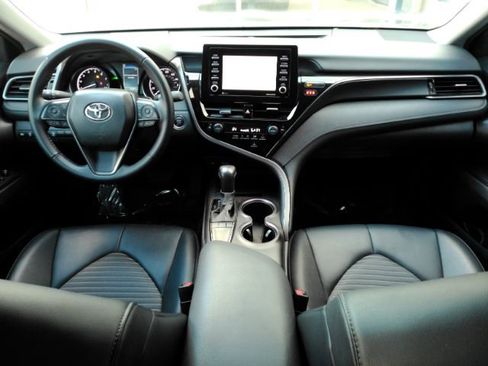 Used 2023 Toyota Camry SE w/ Convenience Package image 2