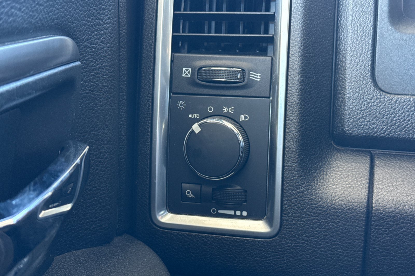 Used 2024 RAM 1500 Warlock RWD image 35