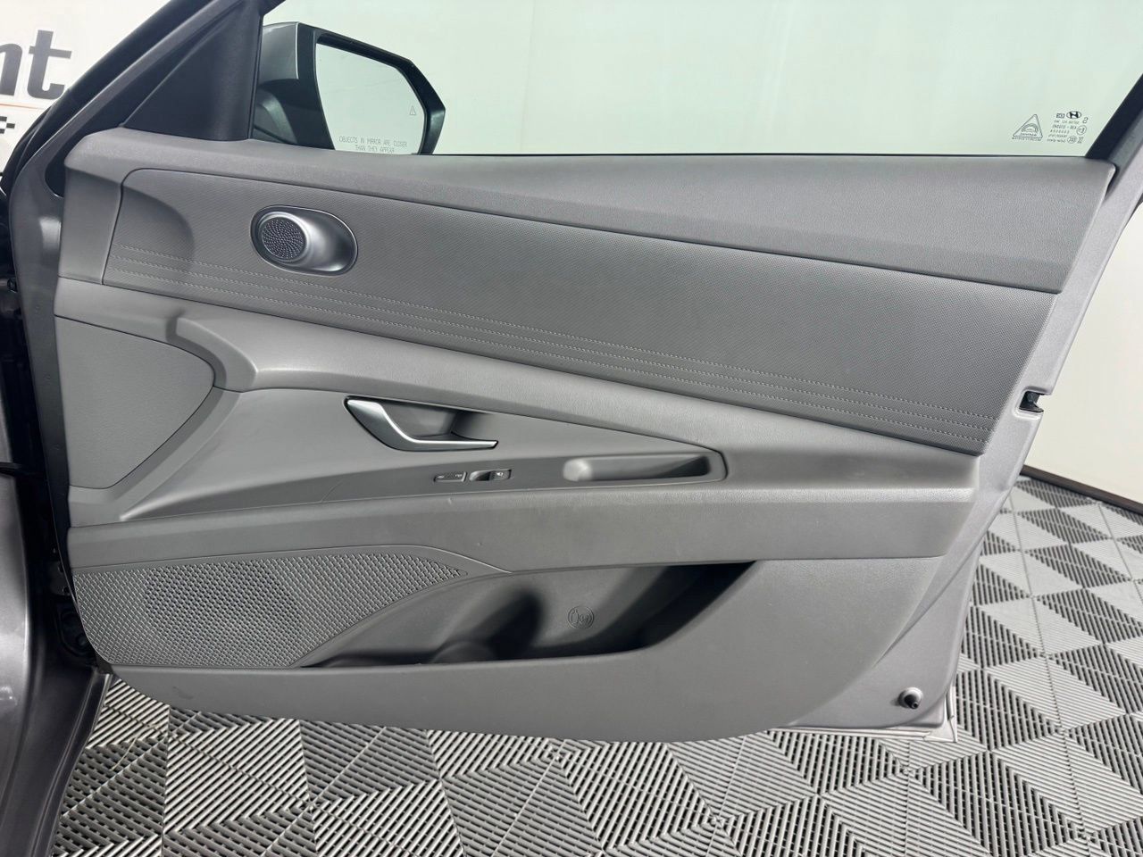Used 2023 Hyundai Elantra SEL w/ Winter Weather Package FWD image 28