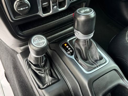 Used 2021 Jeep Wrangler Unlimited Sahara image 28