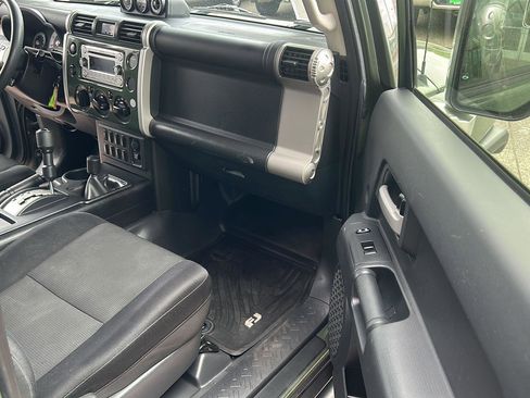 Used 2014 Toyota FJ Cruiser 4WD w/ Convenience Package image 22