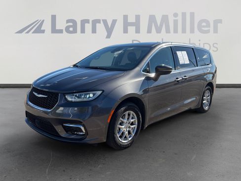 Used 2023 Chrysler Pacifica Touring-L FWD image 1