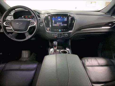 Used 2023 Chevrolet Traverse RS image 9