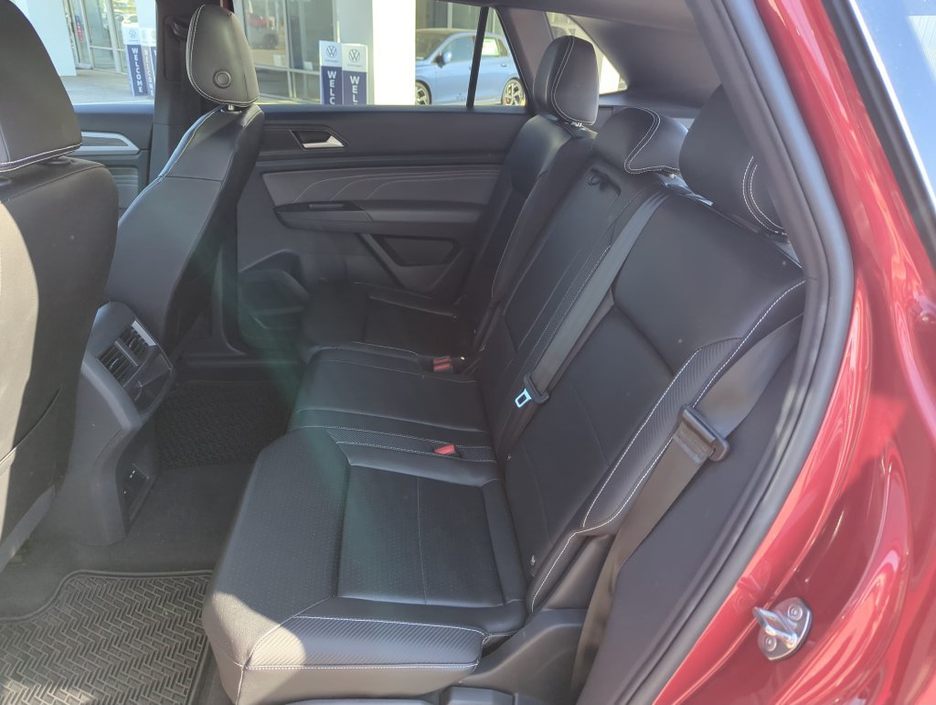 Used 2023 Volkswagen Atlas Cross Sport SE w/ Panoramic Sunroof Package FWD image 30