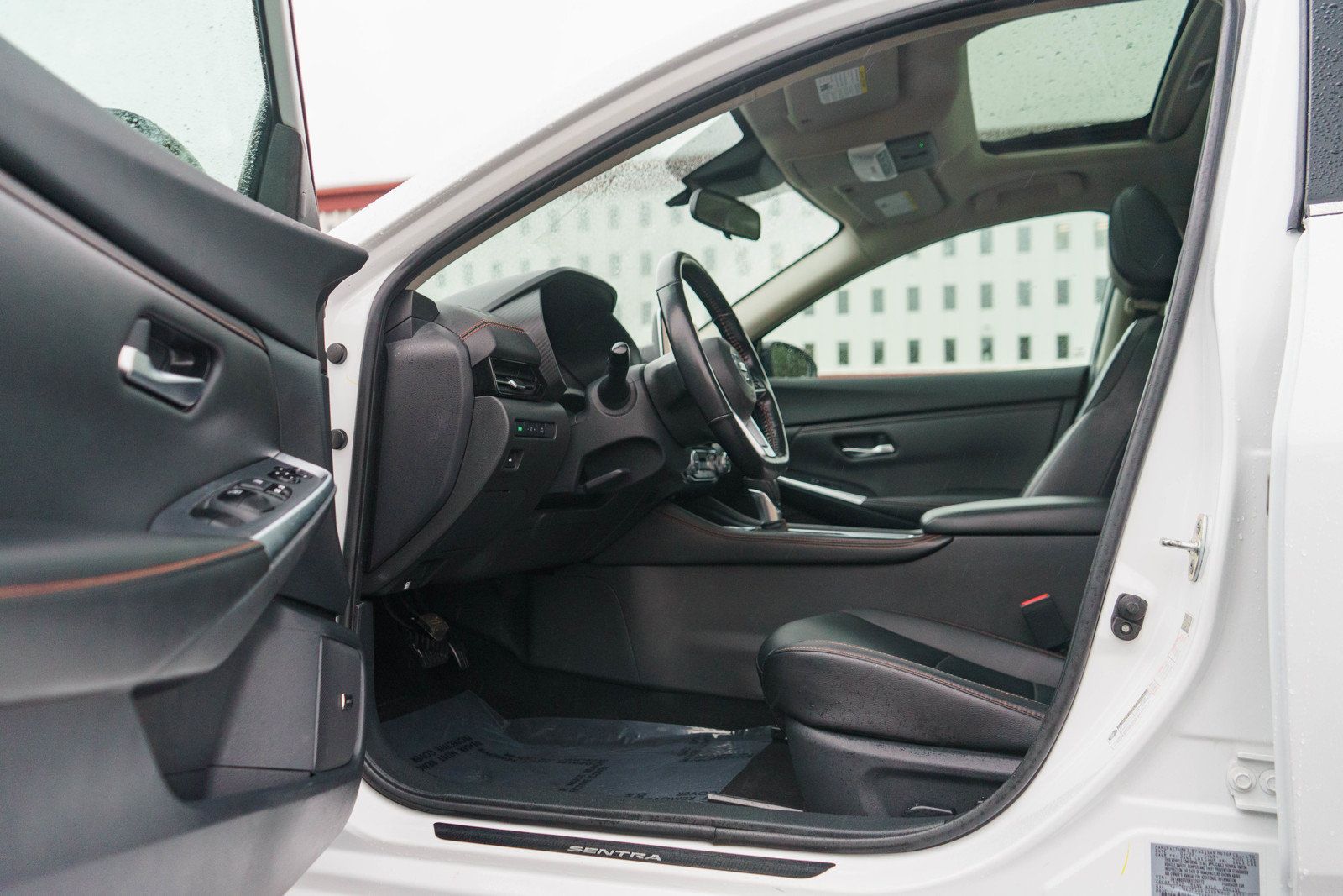 Used 2022 Nissan Sentra SR w/ SR Premium Package FWD image 11