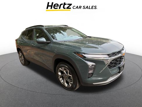 Used 2025 Chevrolet Trax LT image 1