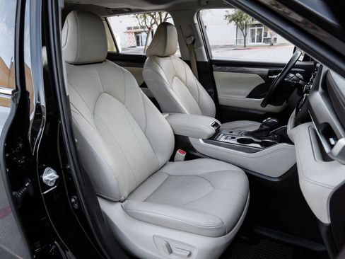 Used 2020 Toyota Highlander Limited image 33